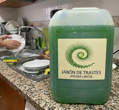¡Descubre el poder de la limpieza con nuestro nuevo Jabón de Trastes Aroma Limón! 🍋✨